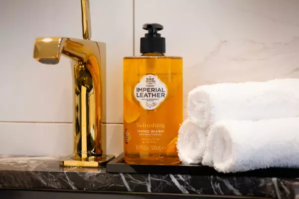 Imperial Leather Refreshing Antibacterial Hand Wash Mandarin & Neroli 500ml - Image 4